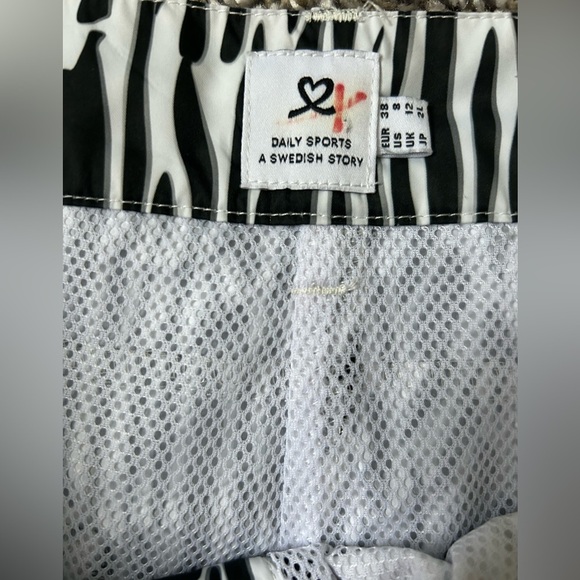 Daily Sports “A Swedish Story” Women’s Hybrid Golf Skirt Size 8 - Picture 3 of 10